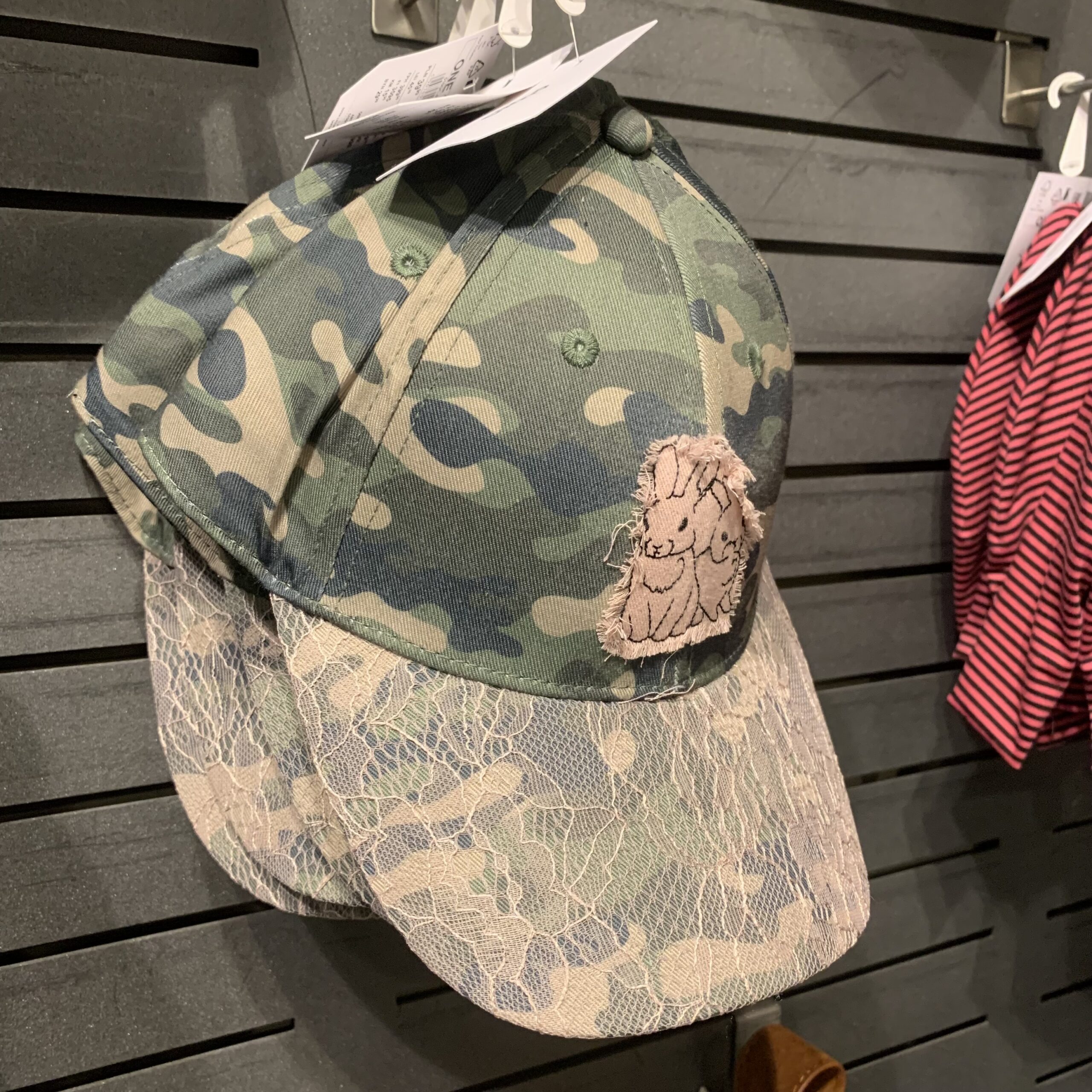 CROPP - CZAPKA Z DASZKIEM